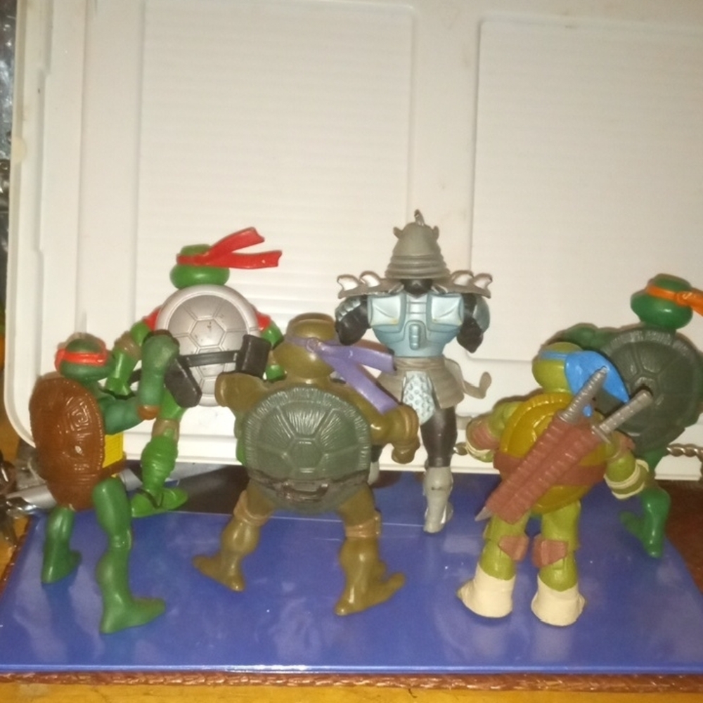 Action Figure Set - Picture 3 of 8